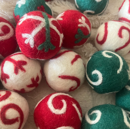 🎁 Balles de Noël en laine feutrée – Jouets artisanaux pour chat