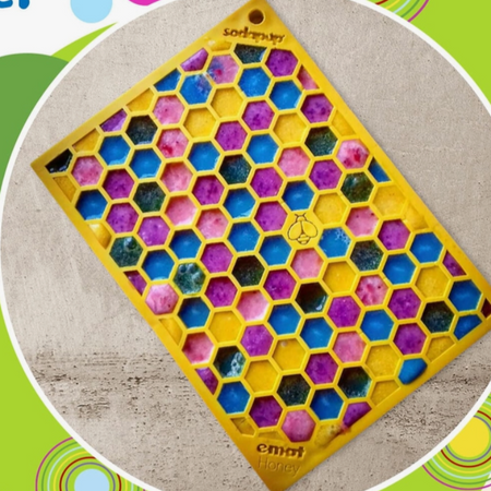 Tapis de léchage HoneyComb - difficulté moyenne - 2 tailles 🐝