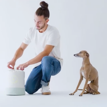 Lit de voyage ou à la maison pour chien (avec sac intégré)